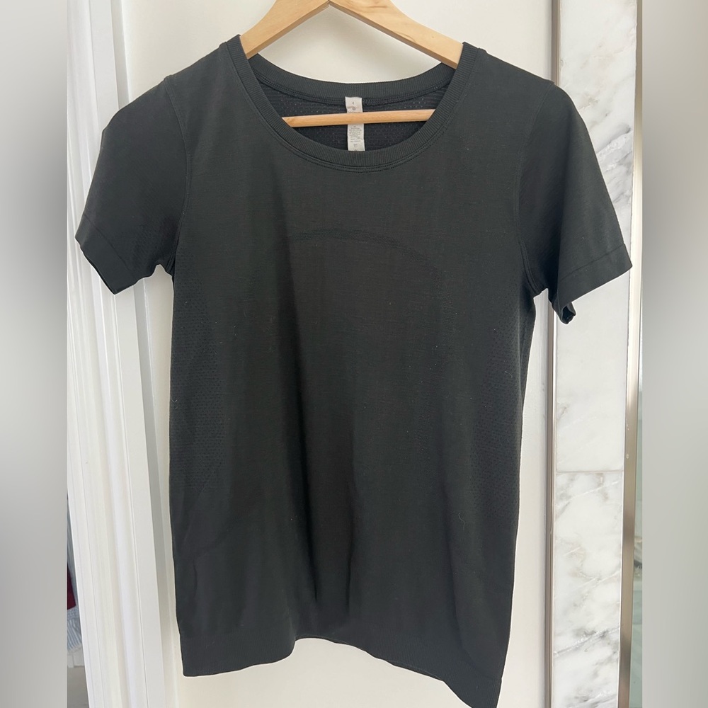 Black Lulu Lemon tshirt